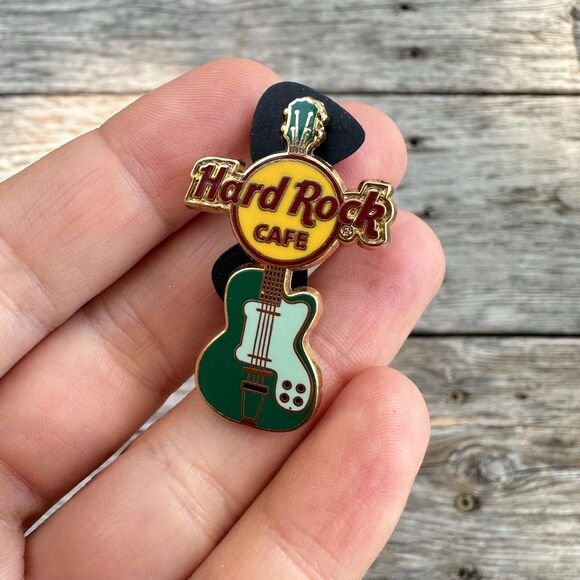 Vintage Jewelry Hard Rock Cafe Guitar Brooch Pin - Picture 1 of 2